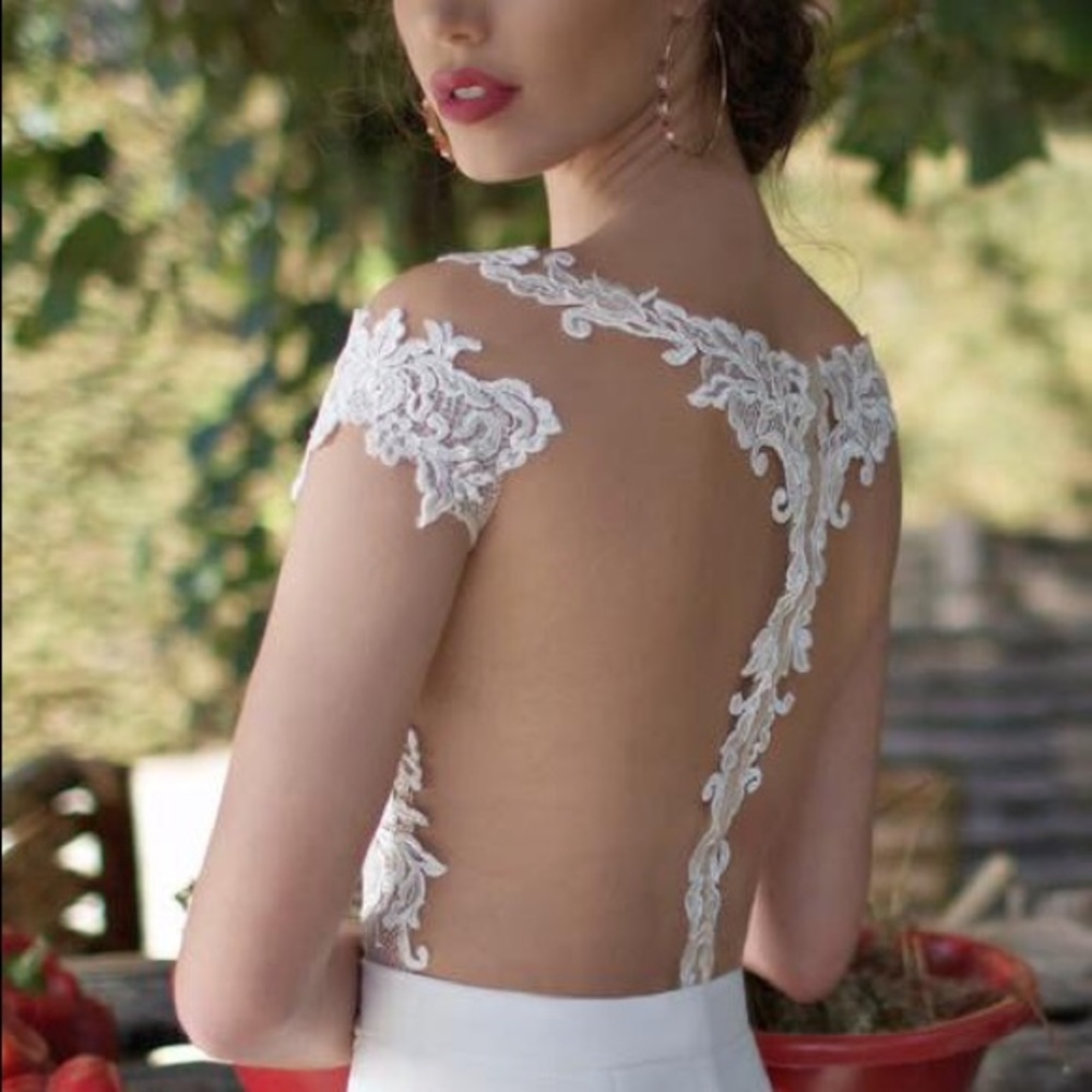 Berta | GORGEOUS wedding dress!! Retail $8,000!!! - Picture 3 of 6